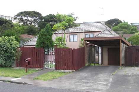Photo of property in 2/29 Lambrown Drive, Totara Vale, Auckland, 0629
