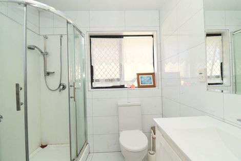 Photo of property in 1 Eroni Clarke Close, Flat Bush, Auckland, 2019