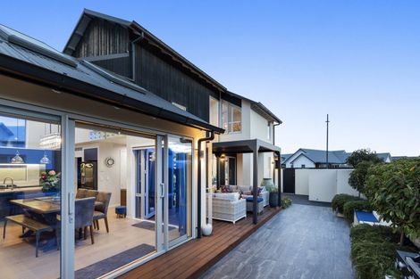 Photo of property in 18 Millpond Place, Parklands, Christchurch, 8083
