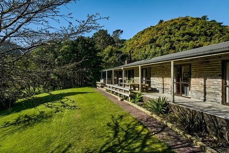Photo of property in 850a Paekakariki Hill Road, Paekakariki Hill, Porirua, 5381