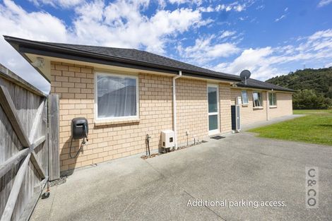 Photo of property in 16 Fruitlands Road, Kumeu, 0810