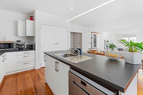 Photo of property in 27 Mexted Terrace, Tawa, Wellington, 5028