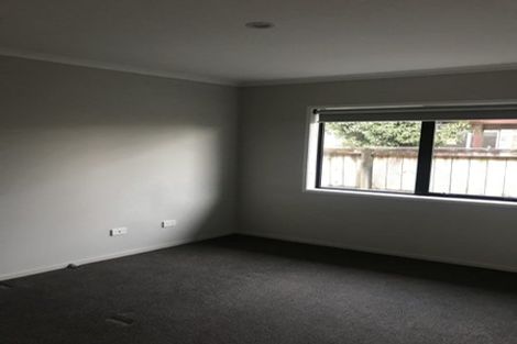 Photo of property in 30 Breaker Grove, Waiuku, 2123