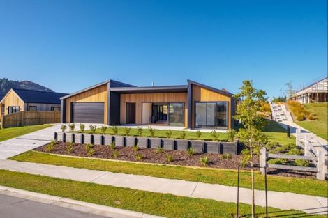 Photo of property in 33 Obelisk Street, Wanaka, 9305