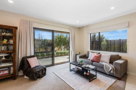 Photo of property in 28 Navigation Drive, Whitby, Porirua, 5024