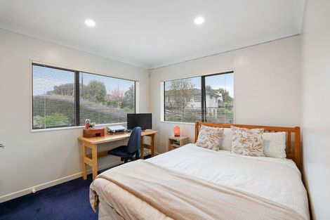 Photo of property in 10 Larsen Place, Merrilands, New Plymouth, 4312