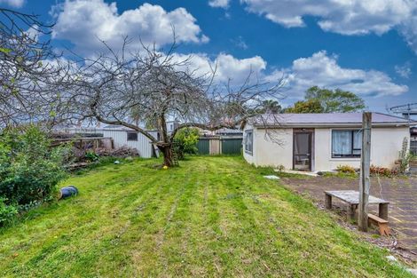 Photo of property in 5 Toru Street, Te Atatu Peninsula, Auckland, 0610