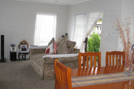 Photo of property in 2/11 Etherton Drive, Weymouth, Auckland, 2103