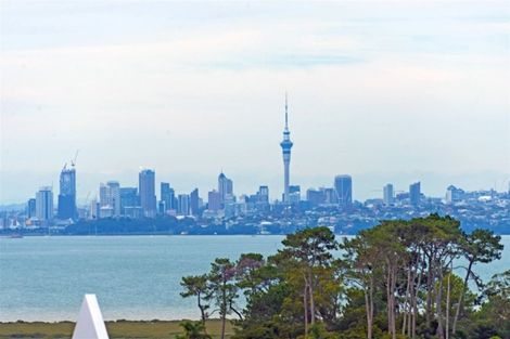 Photo of property in 3 Whiting Grove, West Harbour, Auckland, 0618