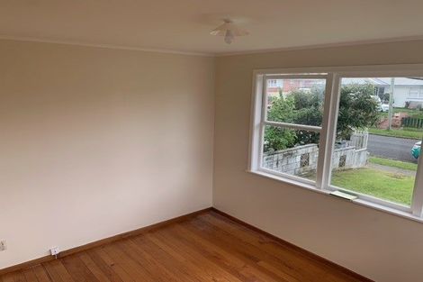 Photo of property in 44 Tiraumea Drive, Pakuranga, Auckland, 2010