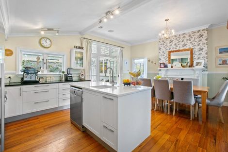 Photo of property in 24a Bracken Street, New Plymouth, 4310