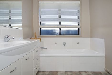 Photo of property in 165 Longview Drive, Papamoa Beach, Papamoa, 3118