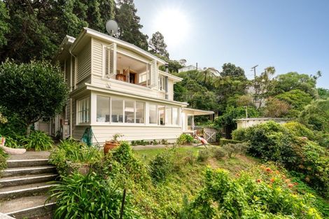 Photo of property in 46 Fortification Road, Karaka Bays, Wellington, 6022