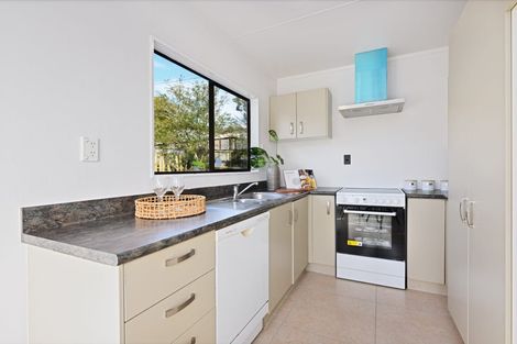 Photo of property in 2/33 Lavelle Road, Henderson, Auckland, 0612