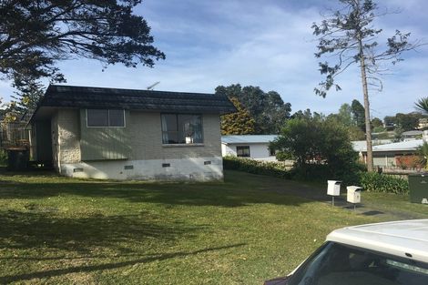 Photo of property in 1/3 Tusac Place, Totara Vale, Auckland, 0627