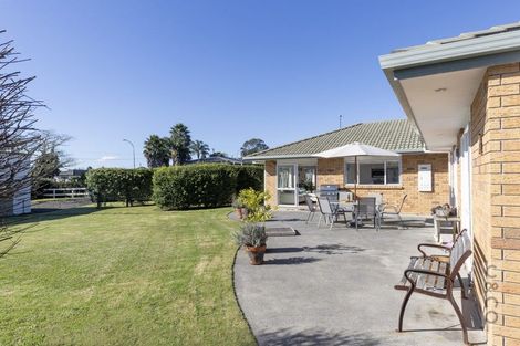 Photo of property in 2 Applemoors Way, Riverhead, 0820