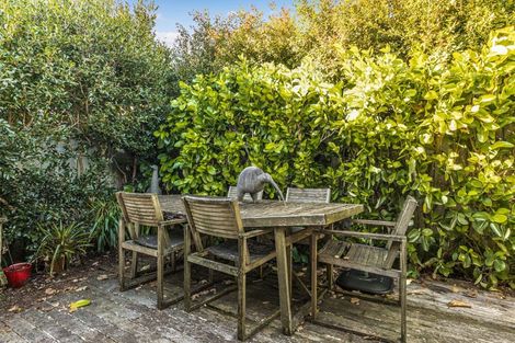 Photo of property in 1/10 Marsh Avenue, Forrest Hill, Auckland, 0620