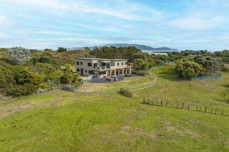 Photo of property in 114 Rutherford Drive, Waikanae Beach, Waikanae, 5036
