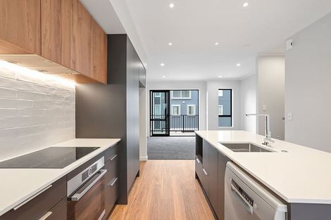 Photo of property in 4/35 Marine Parade, Hobsonville, Auckland, 0616