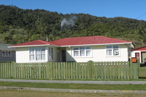 Photo of property in 79 Richmond Street, Cobden, Greymouth, 7802