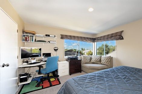 Photo of property in 11 Harbour Lights Close, West Harbour, Auckland, 0618