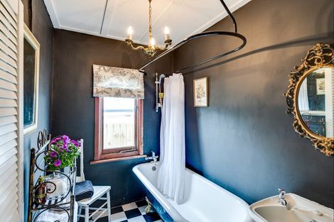 Photo of property in 98 Te Mata Road, Havelock North, 4130