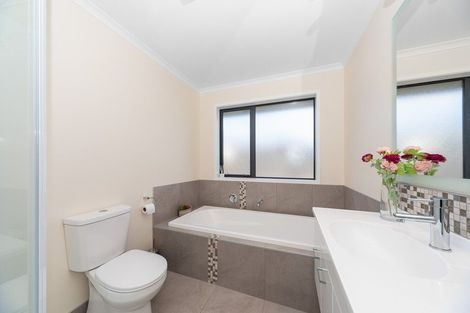 Photo of property in 13 Macdonald Heights, Feilding, 4702