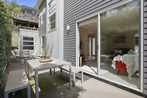 Photo of property in 32c Gilbert Street, New Plymouth, 4310