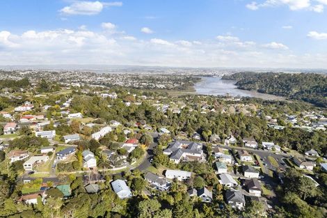 Photo of property in 10 Randal Place, Bayview, Auckland, 0629