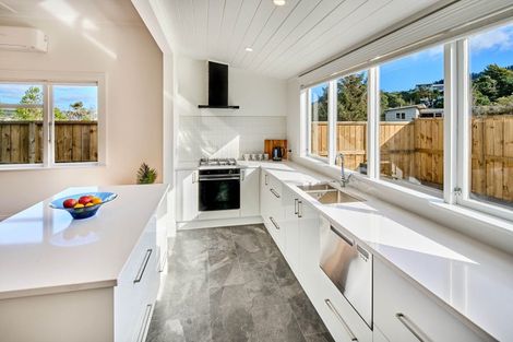 Photo of property in 237 Main Road, Tawa, Wellington, 5028