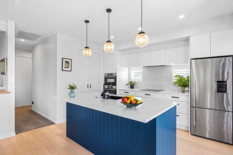 Photo of property in 341 Devonport Road, Tauranga, 3110