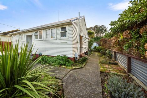 Photo of property in 6 Manchester Street, Patea, 4520
