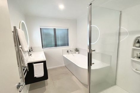 Photo of property in 1/85 Verran Road, Birkenhead, Auckland, 0626