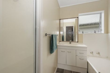 Photo of property in 2 Beadle Place, St Andrews, Hamilton, 3200