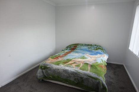 Photo of property in 18 Jamaica Place, Blockhouse Bay, Auckland, 0600