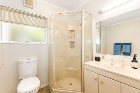 Photo of property in 21 Saunders Close, Whitby, Porirua, 5024