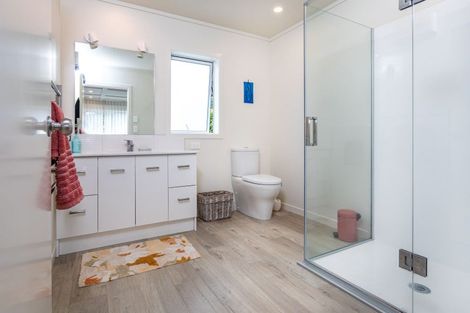 Photo of property in 107 Riverview Road, Whangamata, 3620