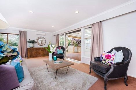 Photo of property in 5 Trengove Place, West Harbour, Auckland, 0618