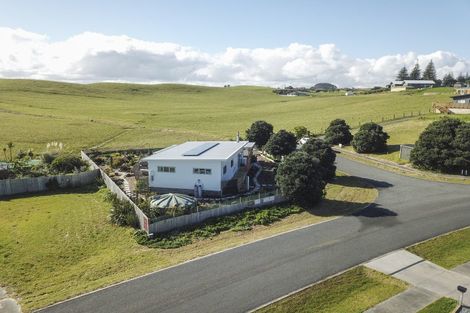 Photo of property in 10 Sunset Drive, Baylys Beach, Dargaville, 0377