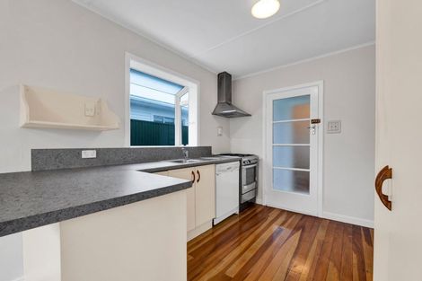 Photo of property in 5 Truby King Street, Merrilands, New Plymouth, 4312