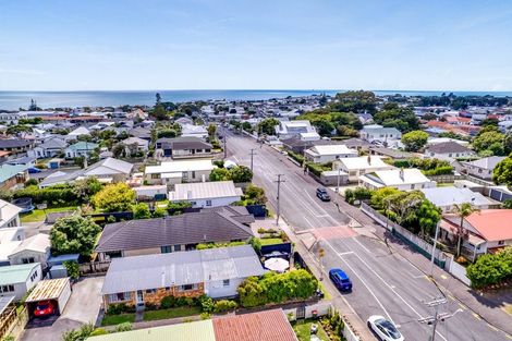 Photo of property in 28 Paynters Avenue, Strandon, New Plymouth, 4312