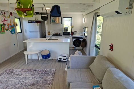 Photo of property in 27 Evans Road, Glen Eden, Auckland, 0602