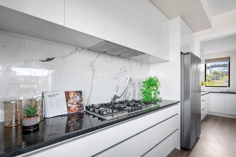 Photo of property in 14 Rathmullen Place, Pinehill, Auckland, 0632