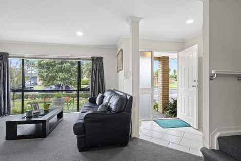Photo of property in 9 Greta Banks Place, Wattle Downs, Auckland, 2103