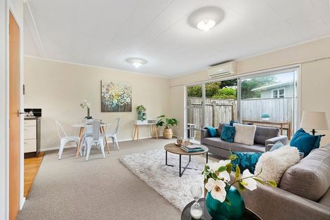 Photo of property in 169a Newlands Road, Newlands, Wellington, 6037