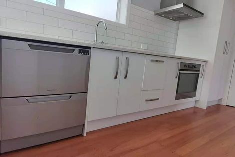 Photo of property in 4 Springbank Lane, Te Atatu Peninsula, Auckland, 0610