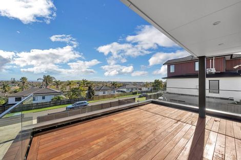 Photo of property in 28 Roxborough Place, East Tamaki Heights, Auckland, 2016
