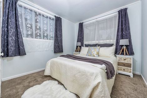 Photo of property in 114 Colwill Road, Massey, Auckland, 0614