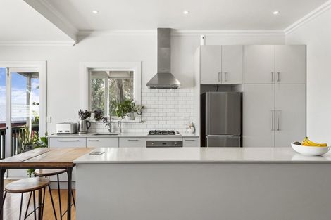 Photo of property in 17 Rangatira Road, Birkdale, Auckland, 0626