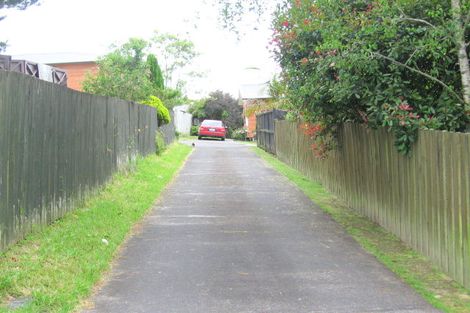 Photo of property in 2/33 Maywood Crescent, Glen Eden, Auckland, 0602